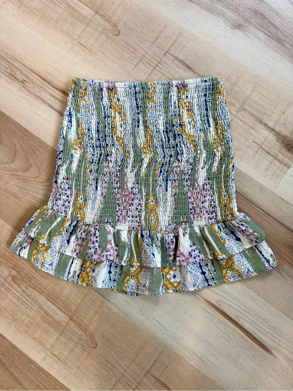Stretchy pleated mini skirt with bottom ruffle